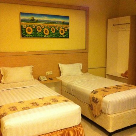 Hotel Paramount Biringkanya Экстерьер фото