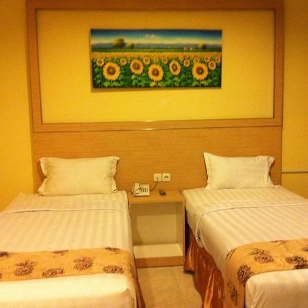 Hotel Paramount Biringkanya Экстерьер фото